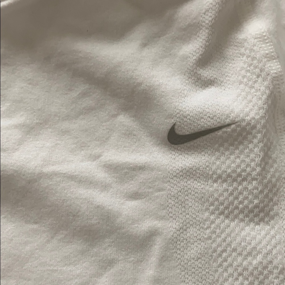 Woman’s Nike Fit Dry Top - Size M - Picture 5 of 5